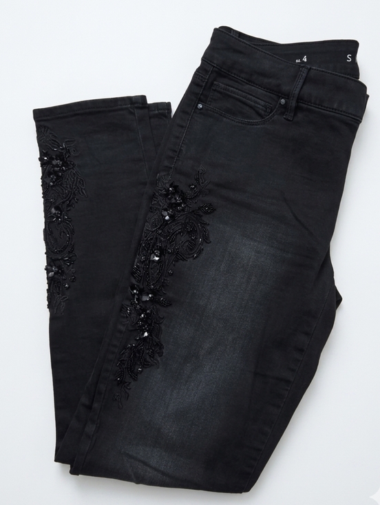 White House Black Market Denim - NWOT WHBM Distressed Black Classic Rise Skinny Ankle Embellished Jeans Size 4
